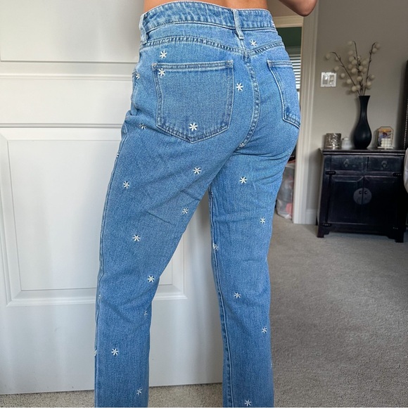Raining Daisy Mom Jeans with Embroidered Flowers - Picture 2 of 8